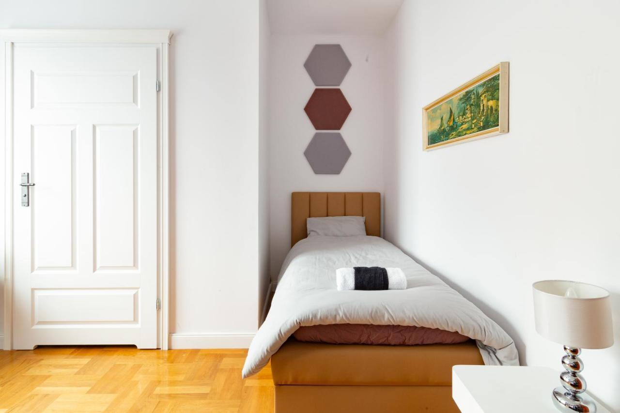 The Castle Suites & Apartment - Free Parking - (Adults Only) Краков Экстерьер фото