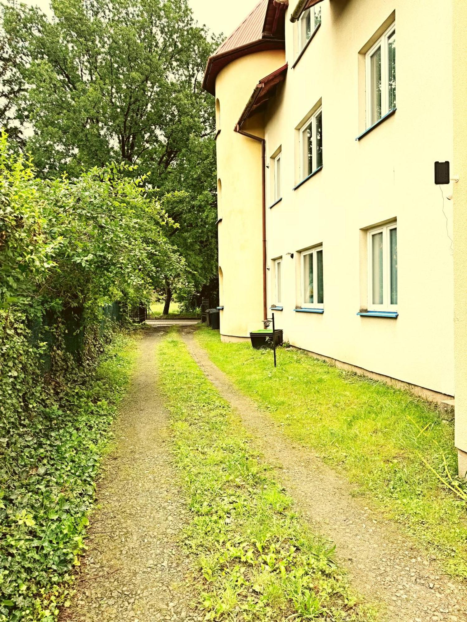 The Castle Suites & Apartment - Free Parking - (Adults Only) Краков Экстерьер фото
